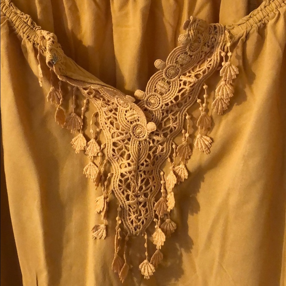 Beautiful top - Picture 2 of 5